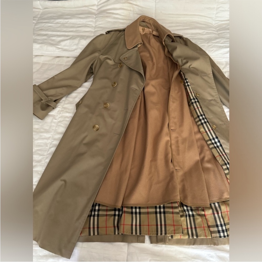 Burberry Vintage Men’s double breasted Trench Coat with removable Wool Lining